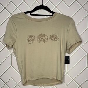 NWT Charlotte Russe Beige Floral Crop Tee Large